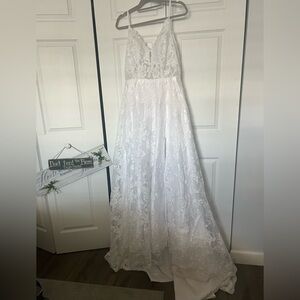 Elegant wedding White Lace Gown